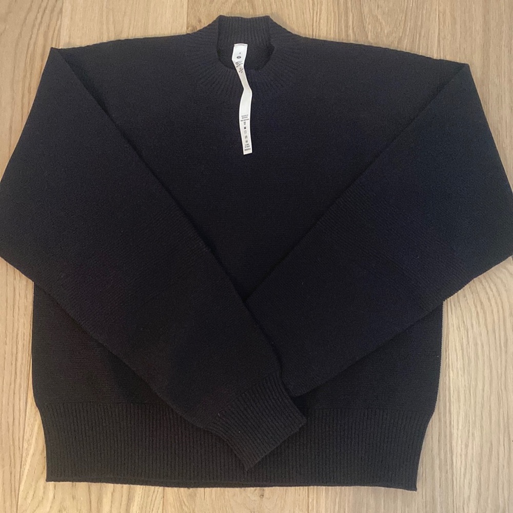 Brand new Lululemon sweater size 4